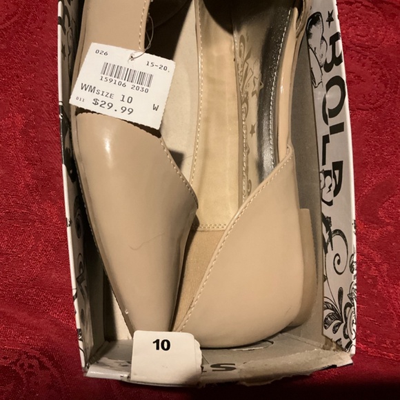 Payless Woman’s Brash Beige patent dressy/casual slip-on flats. Size 10W NWT - Picture 3 of 15